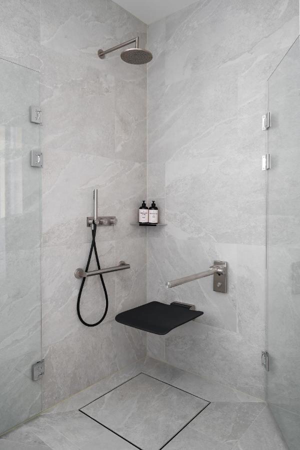 Runo Hotel ポルヴォー エクステリア 写真 Shower seat