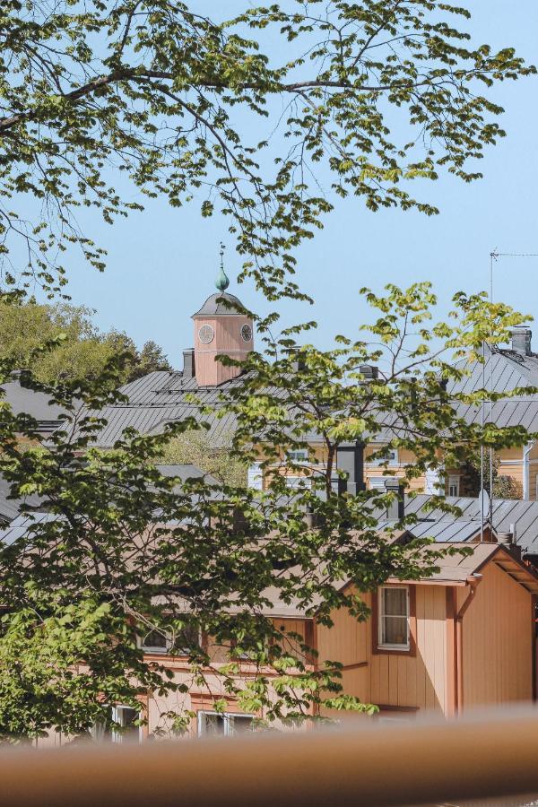 Runo Hotel ポルヴォー エクステリア 写真 The tower of the former church of Saint-Pierre