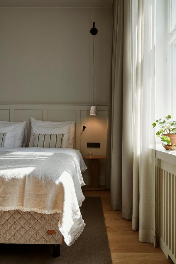 Runo Hotel ポルヴォー エクステリア 写真 A pendant light